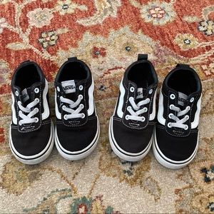 1pair VANS Sz7 Toddler black/white 👟 Sneakers🤍🖤